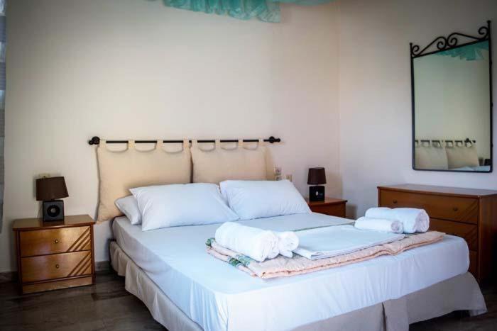 הרסוניסוס Renia'S Villas מראה חיצוני תמונה